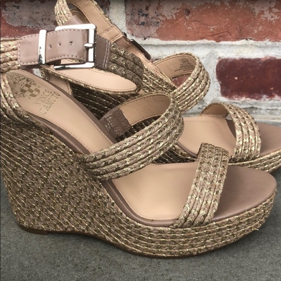 Vince Camuto platform heel - Picture 5 of 6